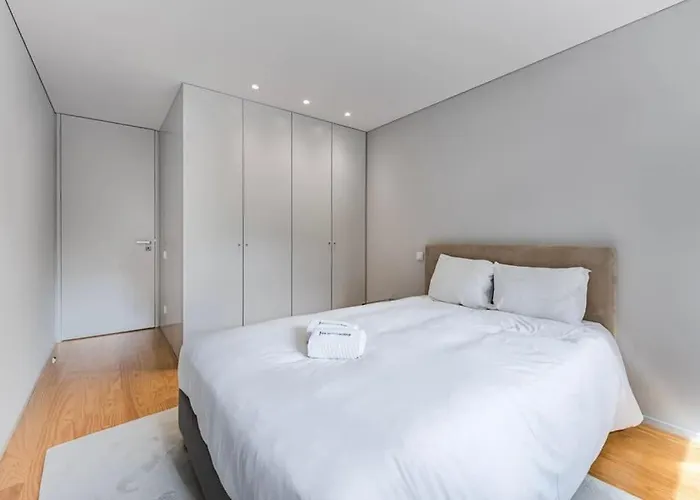 アパート New Lux 2br Flat Free Parking Cedofeita ポルト